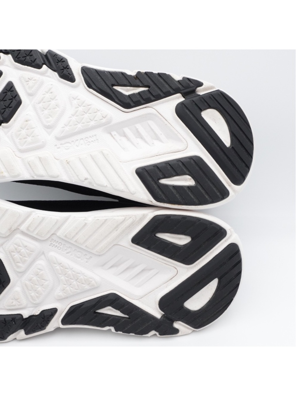 HOKA Arahi 7 Running Shoes 1147851/BWHT Black/White - Picture 9 of 11